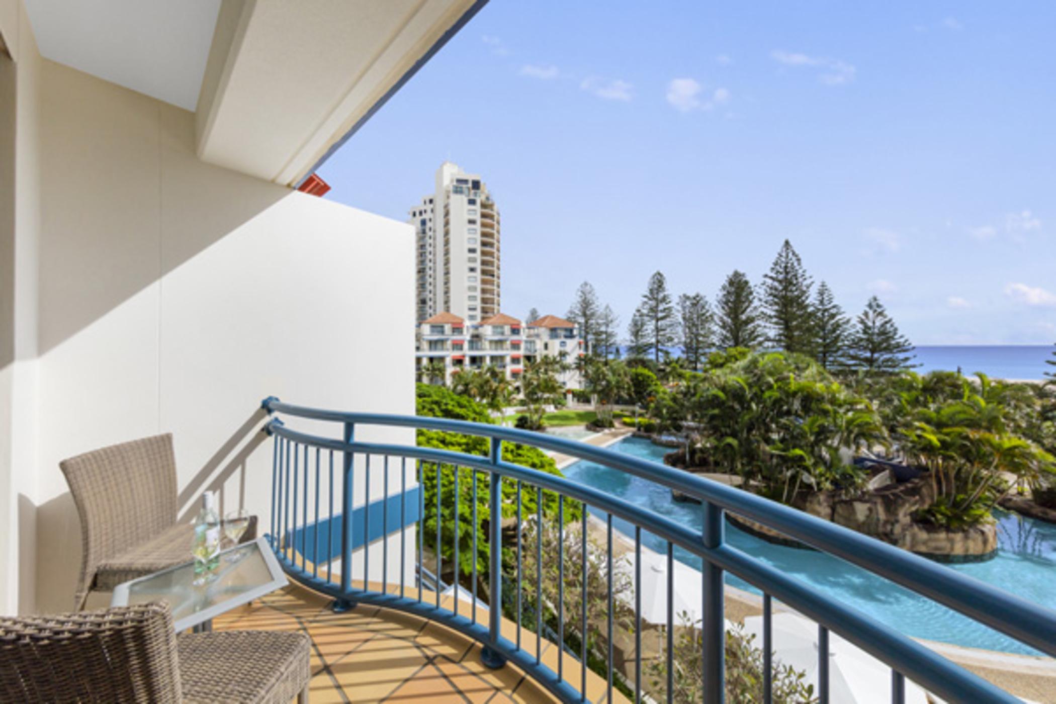 Oaks Gold Coast Calypso Plaza Suites ภายนอก รูปภาพ